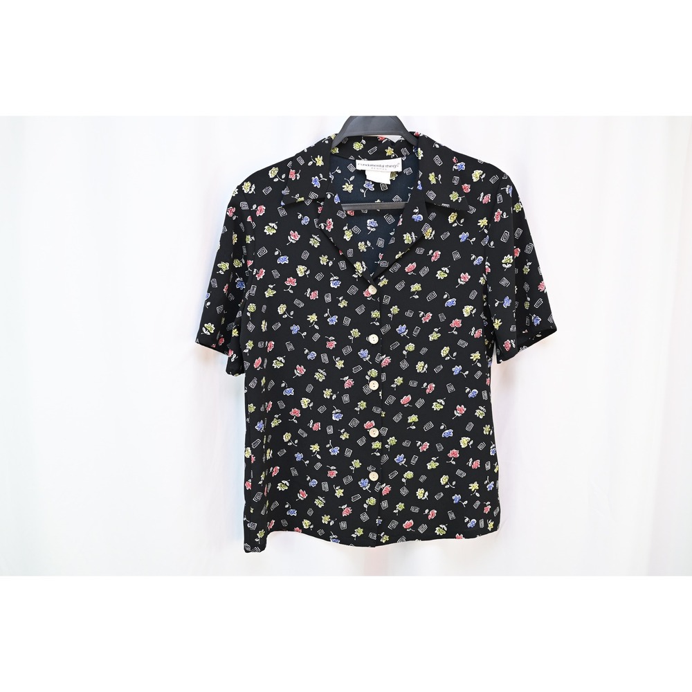 Fundamental Things Petites Black Floral Geometric Short Sleeve Button Blouse